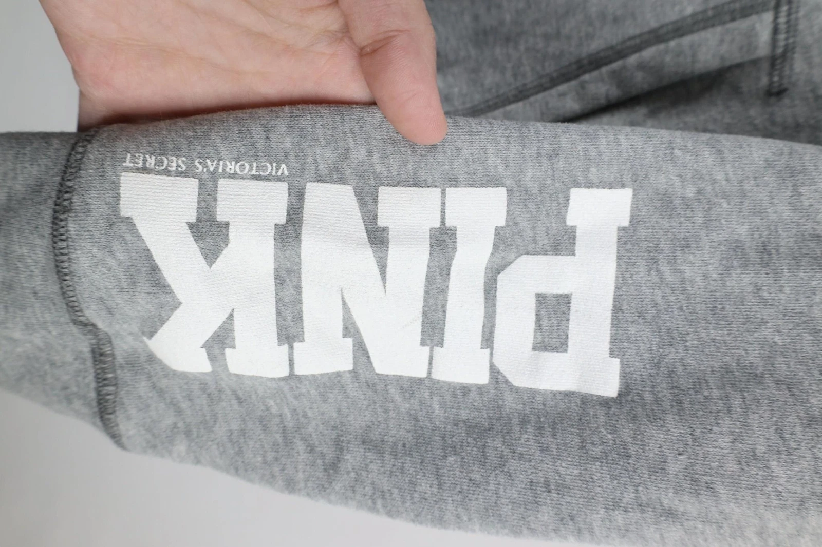 UNDERCOVER Felpa con cappuccio rosa Victorias Secret da donna grande Spell Out Michigan State University