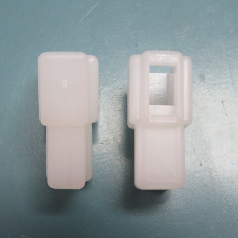 Yazaki 7122-2228 Qty of 100 per Lot Automotive Connectors