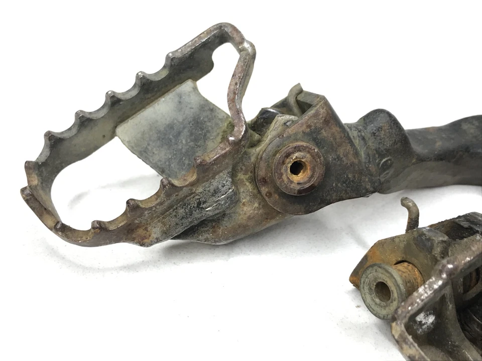 03 Yamaha TTR 250 TTR250 OEM estriberas reposapiés soporte de montaje 6-P Foto 2 de 4