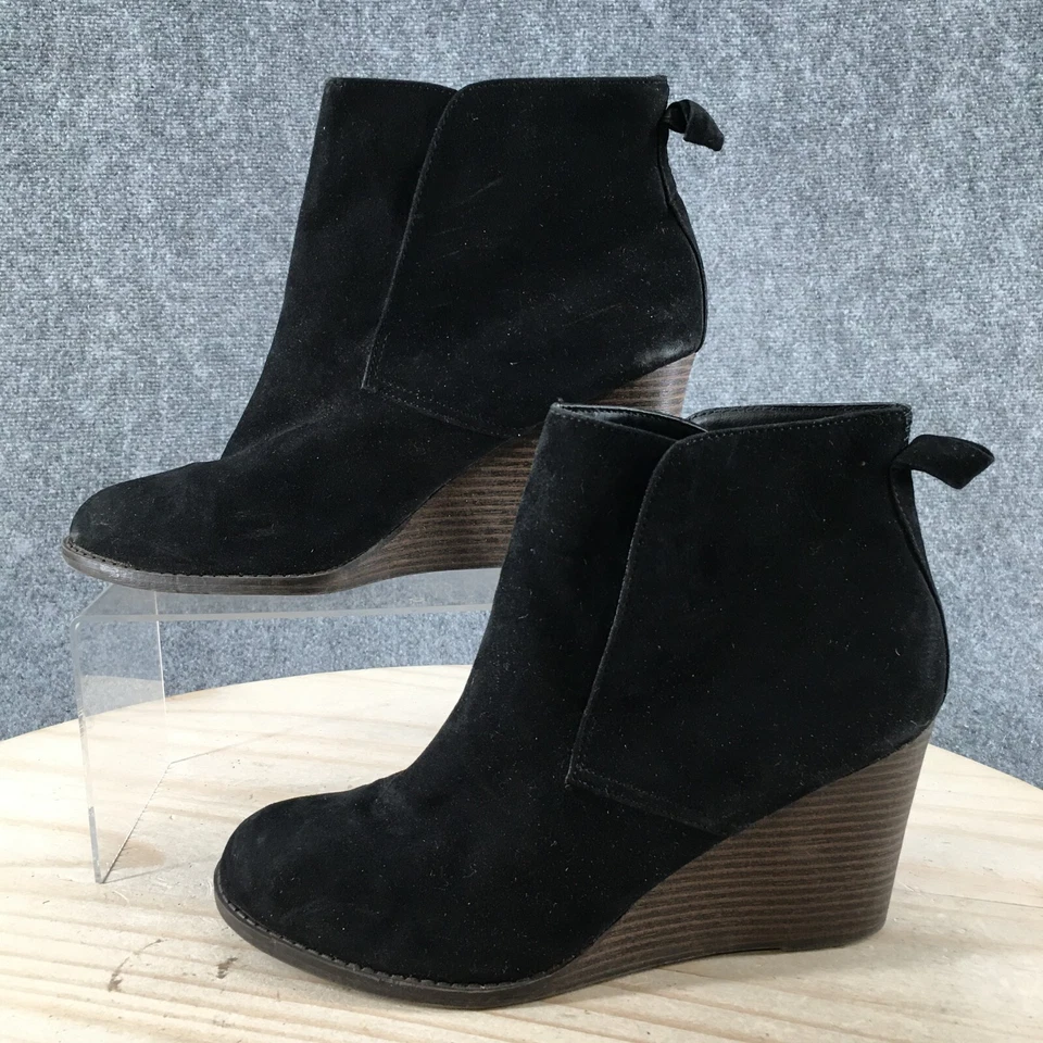 Botas Merona Femininas 9.5 Botas de Tornozelo Salto Cunha Casual Preto Camurça Pull On - Imagem 2 de 4