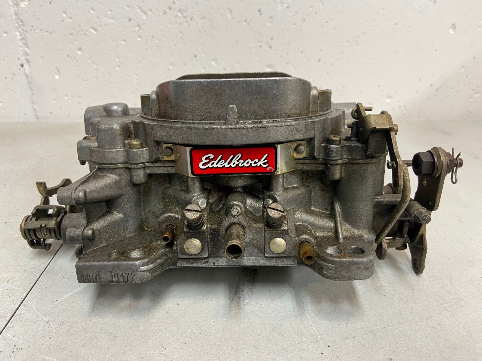 Edelbrock 1407 Carburetor 750 CFM Performer Series Manual Choke & banjo