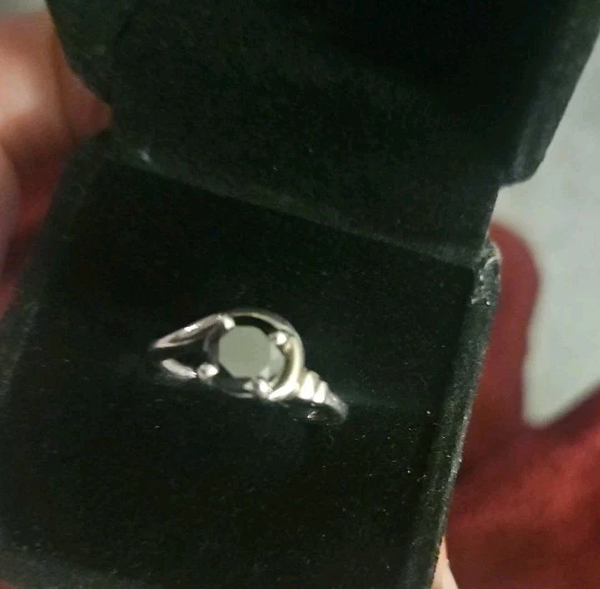 Anillo solitario de diamantes negros naturales de plata de ley 925 y forma redonda de 3,40 quilates Foto 3 de 4