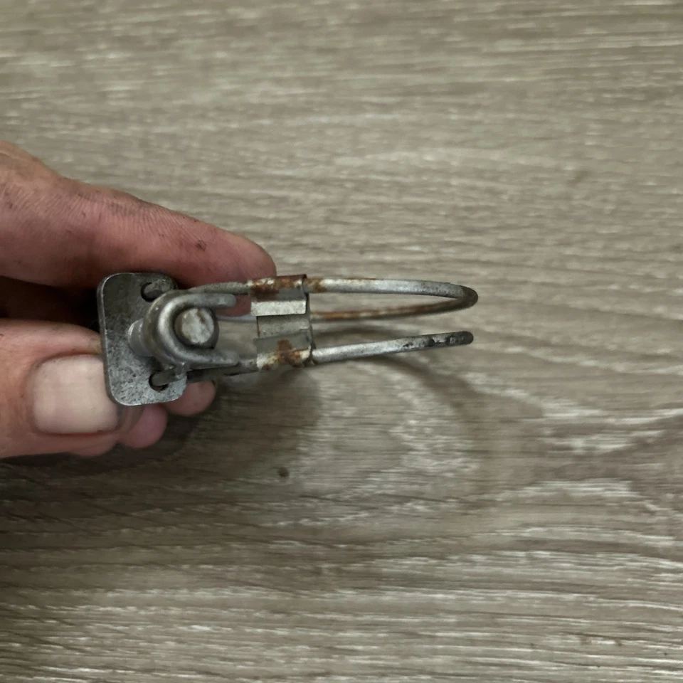 Abrazadera de manguera de combustible 88-91 Crx tanque de gasolina llenado de combustible cuello tubo clip usado OEM Honda Foto 4 de 4