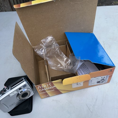 Airis DC60 Digital Camera - Sliver - Boxed - Picture 3 of 3