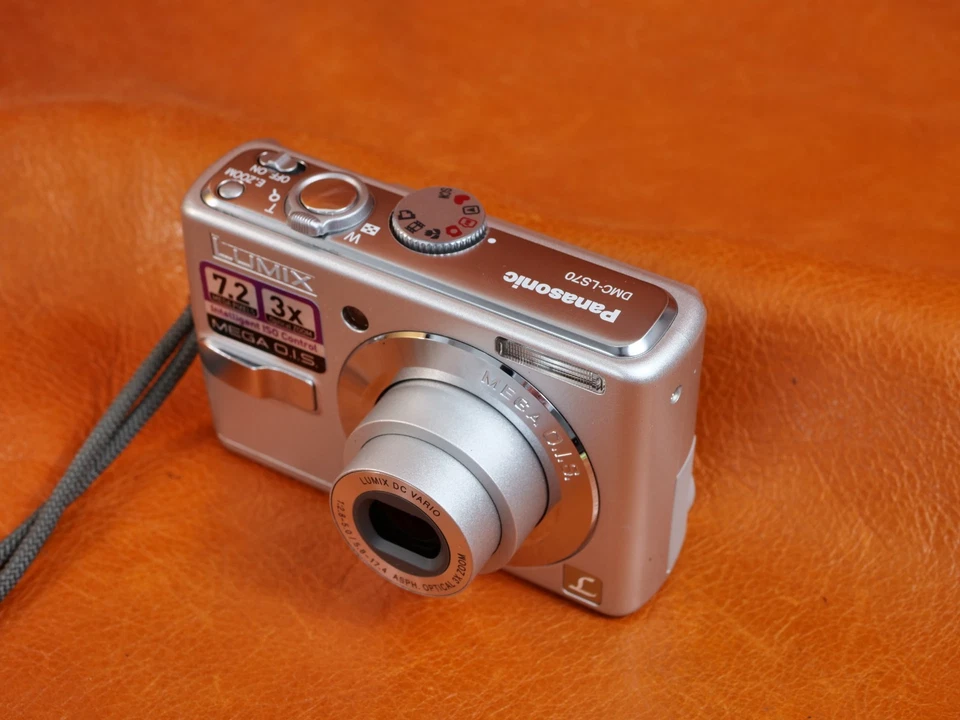 Panasonic Lumix DMC-LS70 Digital Compact Camera 7.2MP Silver, photo 3 of 5
