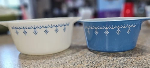 Pyrex Vintage White Blue Snowflake Garland 474B Casserole Dish 1.5Qt & 473 1 Qt