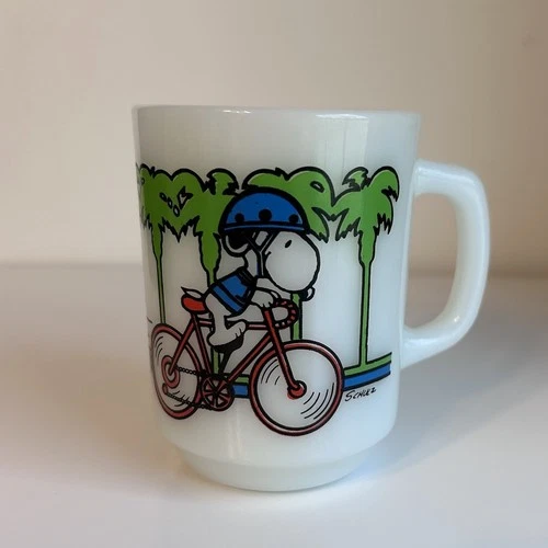 Anchor Hocking Vintage SNOOPY PEDAL POWER Bicycle Milk Glass MUG Cup Peanuts EUC