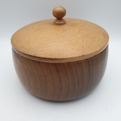 Vintage gedrechselte Holzschale mit Deckel zweifarbig Holzschlüssel Trinkey Schale Deckel Retro