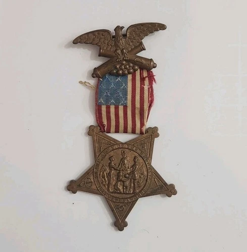 GAR Grand Army of The Republic 1861 - 1866 US Civil War Veterans Medal / Badge