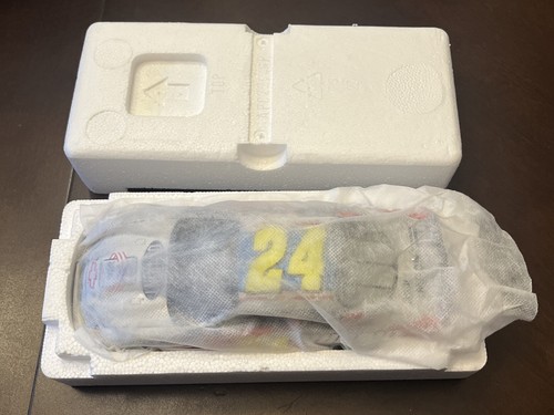 RCCA Action Jeff Gordon #24 DuPont Wright Brothers 2003 Monte Carlo 1/2,404 Car - Picture 8 of 18