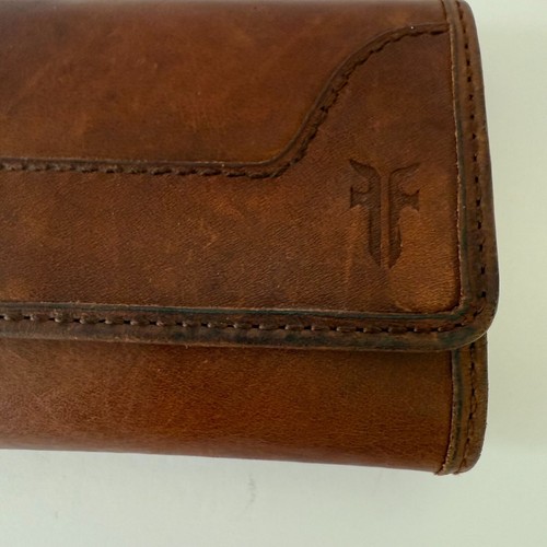 FRYE Melissa braune Leder-Geldbörse mit Dreifachfaltung und mehreren Kartenfächern & Reißverschlusstasche - Bild 2 von 6