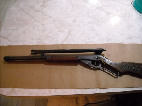 Vintage Daisy Red Ryder Carbine No111 Model 40 with a Vintage Daisy No.300 Scope