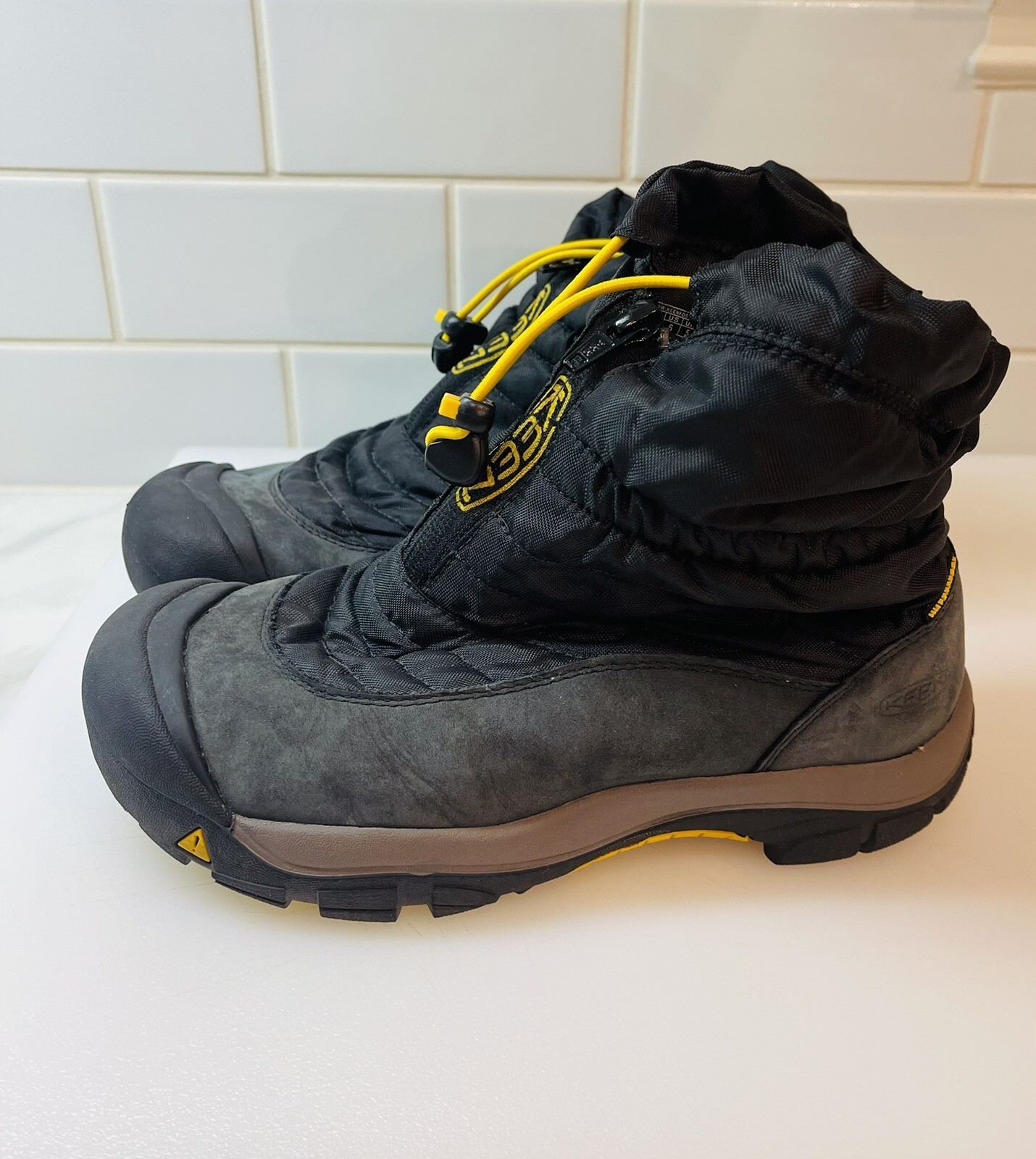 KEEN Appassionati stivali da neve invernali unisex isolati impermeabili. Taglia 6