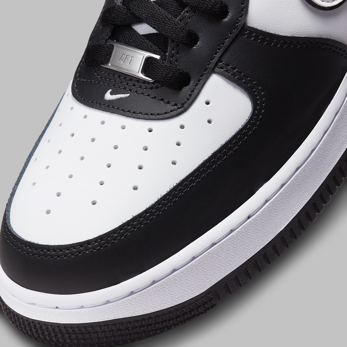 新品未使NIKEナイキ AIR FORCE 1 07パンダBlack/White Nike Air Force 1 '07 LV8 Panda for Sale | Authenticity