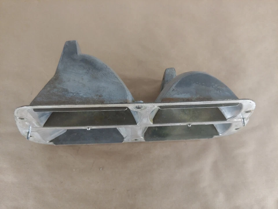 Carcasa de luz trasera derecha Triumph TR7 original cromada Lucas L926 OEM Foto 2 de 4