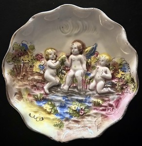 5” Vintage CAPODIMONTE Italy Raised Cherubs  Gold Scalloped Candy Trinket Dish