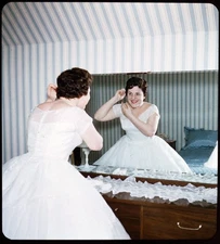 Bride & Mirror - 1960s WEDDING - Stereo Realist 3D slide Kodachrome #1224