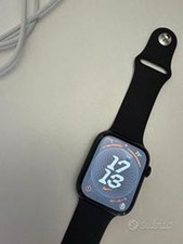 Apple Watch Series 9 da 45 mm, GPS + Cellular, colore Midnight.