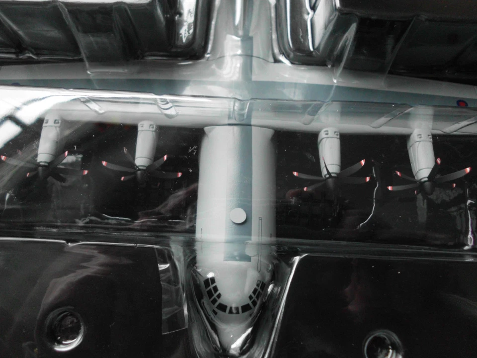 CORGI 1/144 - AA31311 "Lockheed Martin C-130J HERCULES RAF",  Neu in OVP - Bild 3 von 4