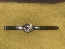 AVON Armbanduhr mit schwarzem läderband Männeruhr Quarzwerk
