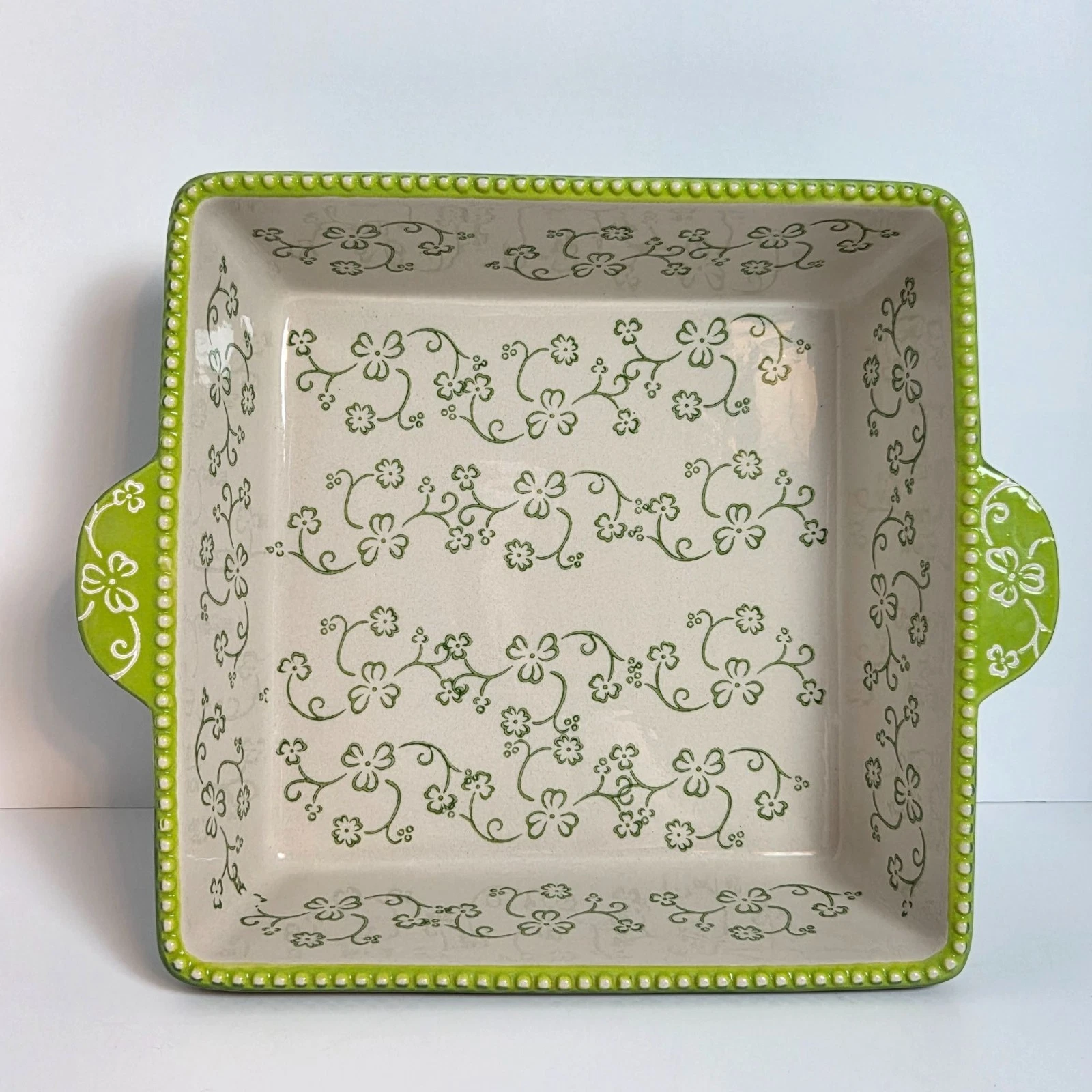 Temp-Tations Floral Lace Shamrock Square Baker 2.5 Qt Plastic Cover Metal Stand