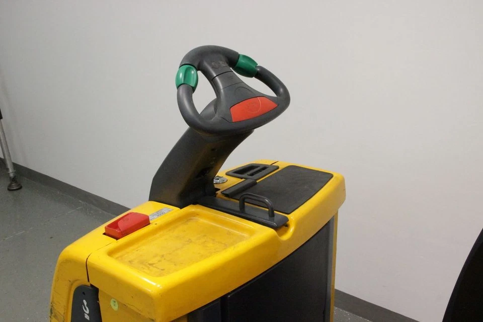 Jungheinrich EZS 330 Elektro-Schlepper bis 3.000kg BJ 2006 23.908 h - Bild 3 von 4