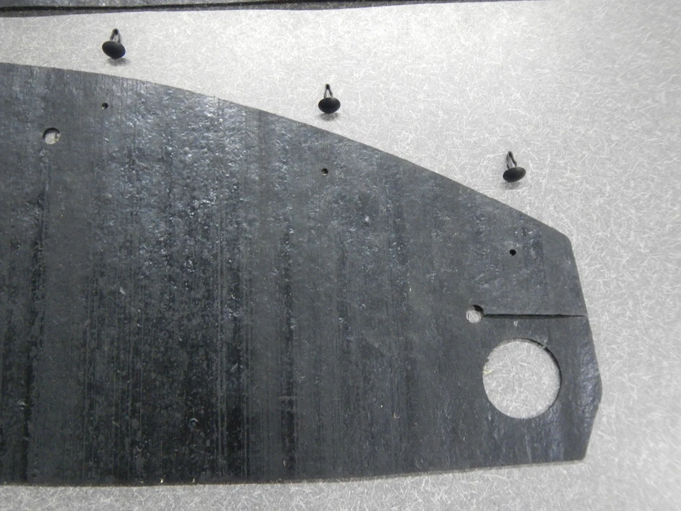 61 62 63 Buick Skylark Delantales Guardabarros Especiales Un Brazo Sellos Interior con Clips NUEVO Foto 4 de 4