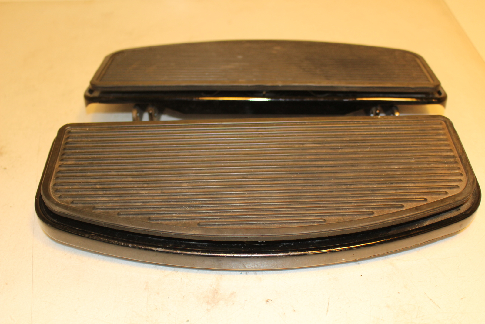 HARLEY DAVIDSON OEM TOURING, SOFTAIL BLACK DRIVERS FOOTBOARDS W