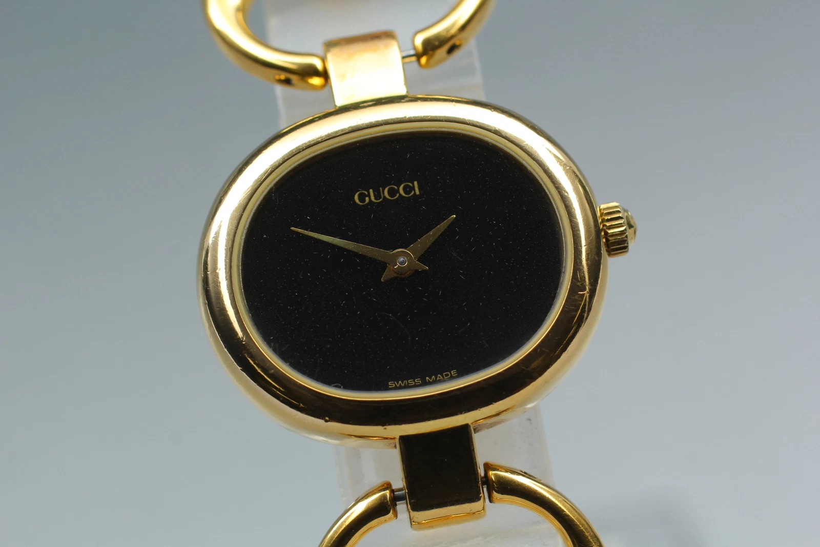 [Quasi Come Nuovo] Orologio Donna Gucci 1600 25mm Quadrante Nero Bracciale Oro Quarzo GIAPPONE