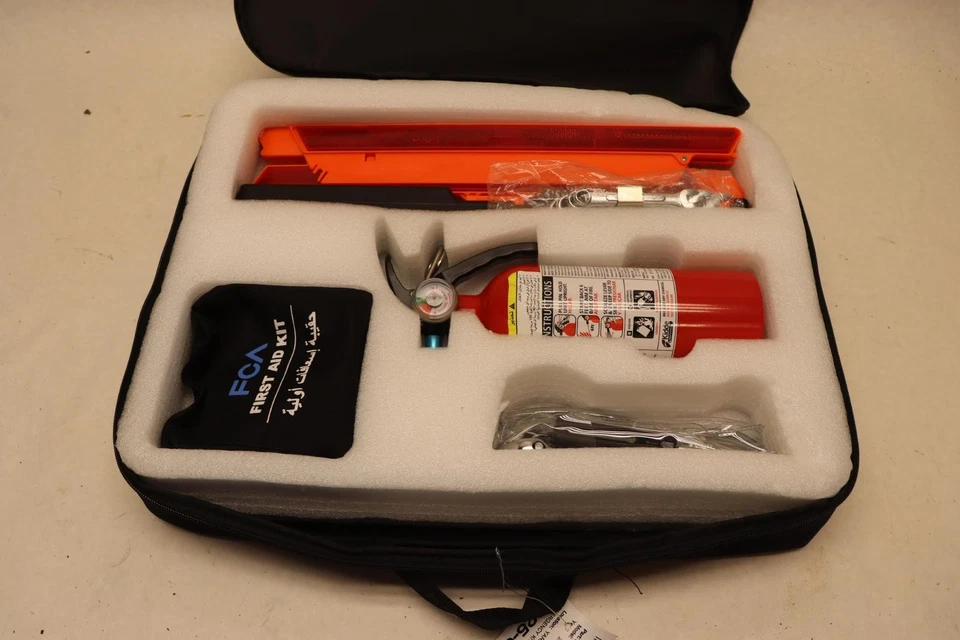 Dodge Durango 2018 primera emergencia y kit extintor conjunto de herramientas con caja OEM Foto 3 de 4