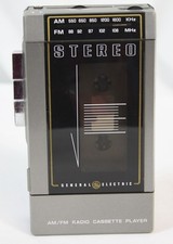 Vtg GE AM/FM Radio Cassette Player 3-5430A Walkman 1980s Retro Headphones Estate