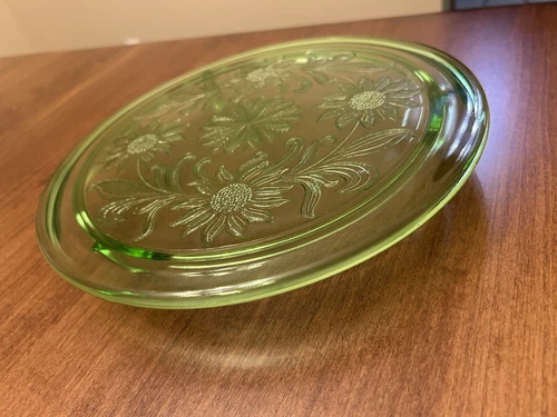 Jeanette Uranium Glass Sunflower Cake Plate Depression Green Daisy Footed 10”
