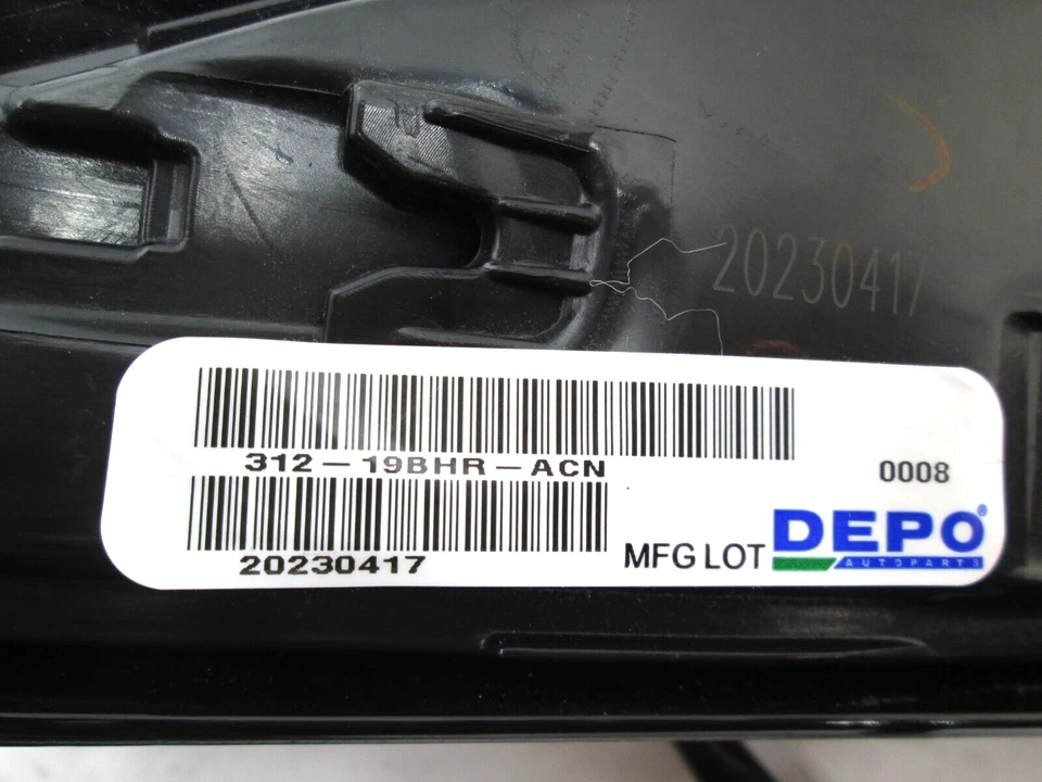 Depo - Tail Light Assembly - RH/Pass - Fits Toyota Sienna - 312-195HR-ACN Foto 3 de 4