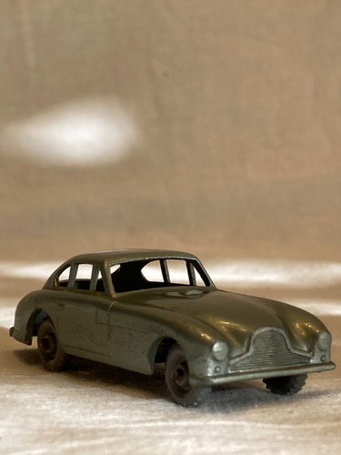 Matchbox No 53a Aston Martin DB2-4 Mk.1 (1958) - Picture 4 of 12