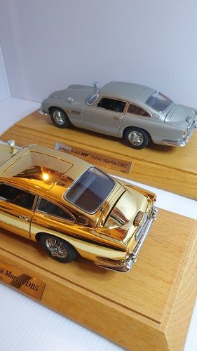 DANBURY MINT ASTON MARTIN DB5 ALL 4 MODELS WITH PLINTHS - Picture 7 of 21