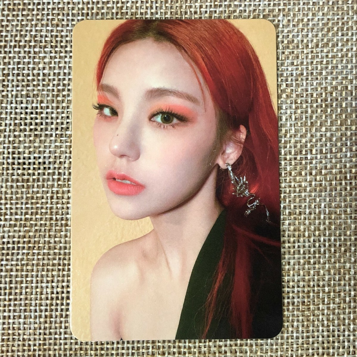 ITZY YEJI #5 [ GUESS WHO ] Official Special Photocard / New