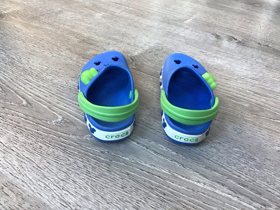 Zuecos Crocs azules sin cordones para niños pequeños talla 8 C8 azules Mickey Mouse 12298 Foto 3 de 4