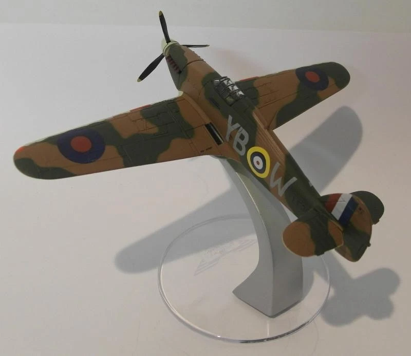 Corgi 1/72 Scale diecast AA32015 Hawker Hurricane MKIIC Serial LF363 YB-W - Image 2 of 4