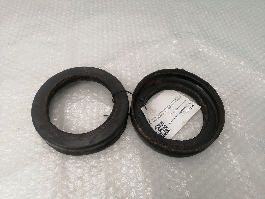 Mercedes-Benz E W123 1980 Set Rear coil spring rubber mount 