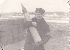 Original Snapshot Photo SOVIET RUSSIAN T-62 TANK AMMO 1973 Armored Company 521