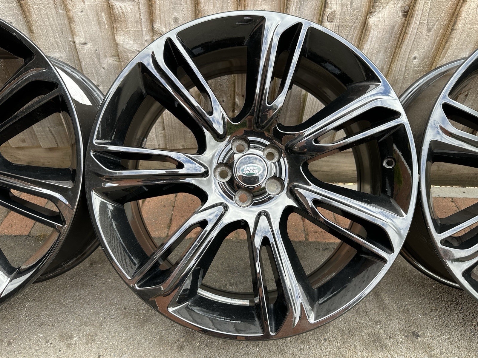 Range Rover Velar 22” 7015 Alloy Wheels Genuine! - Image 3