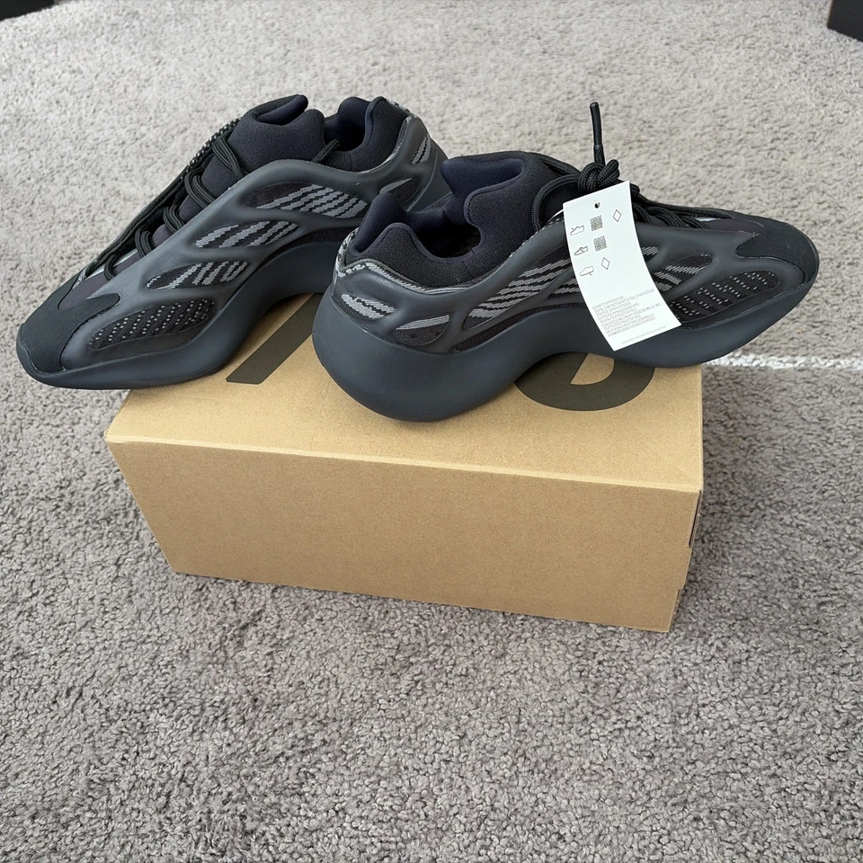 Adidas Yeezy 700 V3 Alvah 2020 Black Athletic Shoes Men's Size 10 (H67799) - Image 3 of 4