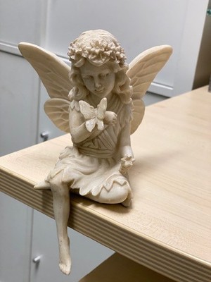 Kunsstein-Figur ''Elfe mit Schmetterling'' - sehr guter Zustand, creme, 18 cm,