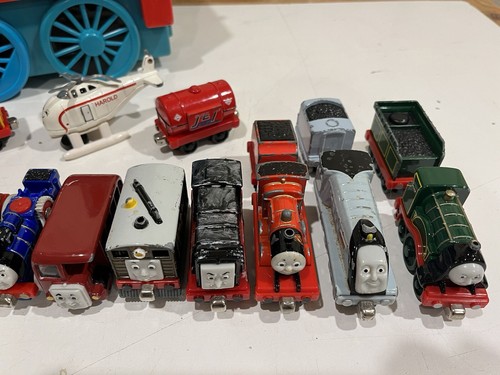 Thomas and Friends Carry Case and 20 Diecast Thomas Trains - Picture 7 of 17