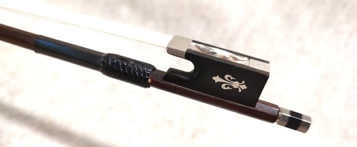 European 4/4 Violin Bow, Lizard Thumb Grip, Vintage Mid-1900s, New Hair - Picture 3 of 10