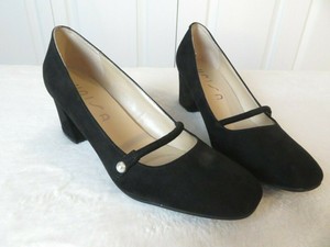 unisa black pumps