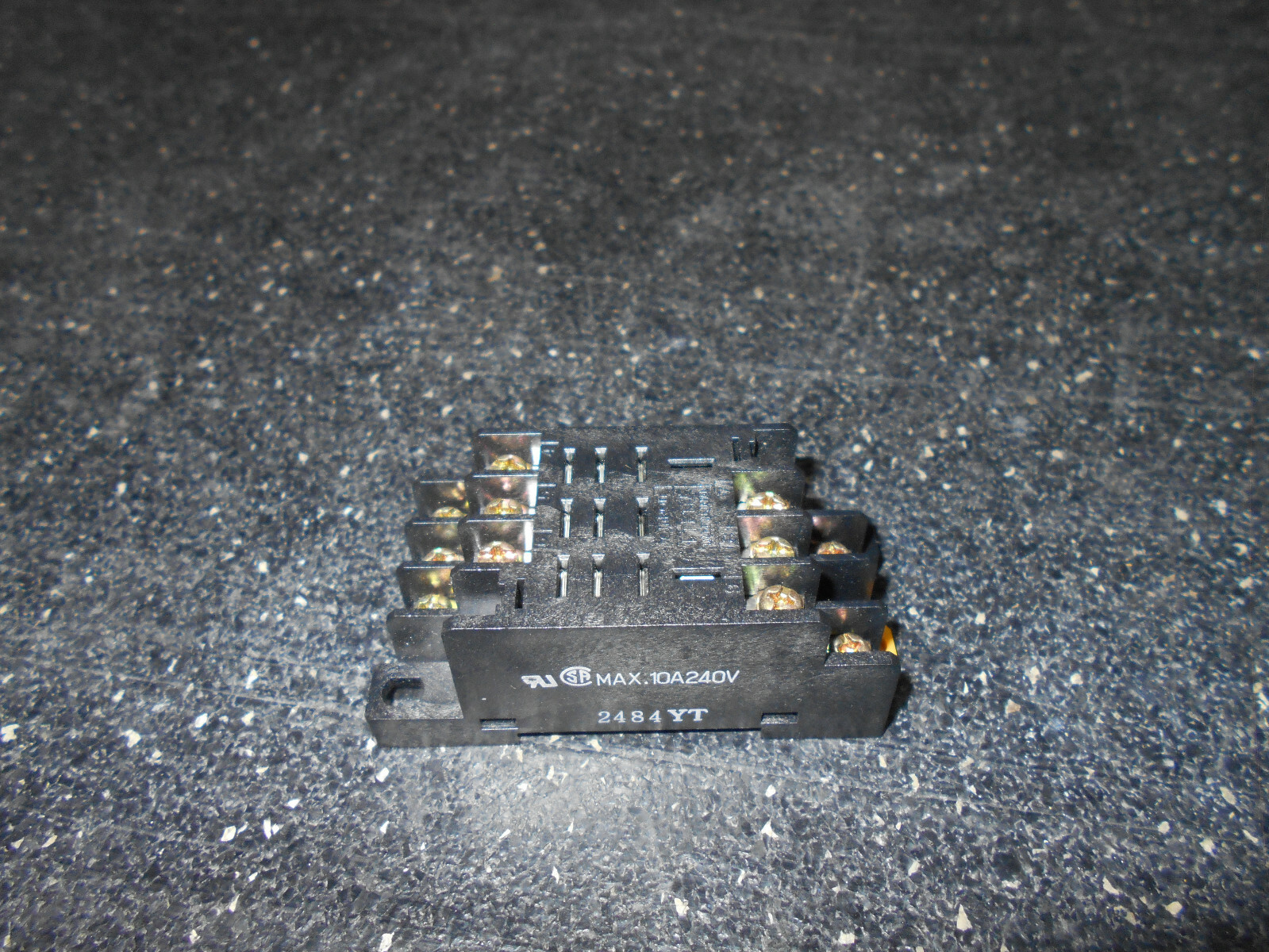 OMRON 2484YT 240V 10A RELAY BASE