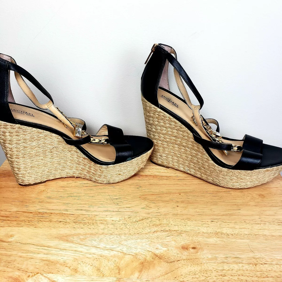 Michael Kors Suki Wedge Platform Strappy Sandals Leather Chain Charm Black 9.5M