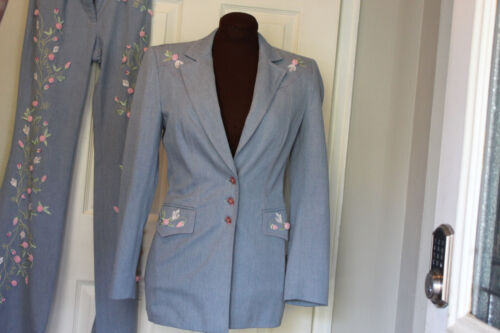 ESCADA WUNDERSCHÖNER 1 OF A KIND HELLBLAUER HOSENANZUG MIT ROSEN VERZIERT GR. 34 - Bild 2 von 20