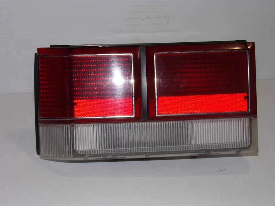 1983 - 1986 Dodge Omni LH DS задний фонарь OEM 5207661 83 84 85 86 - Изображение 2 из 4